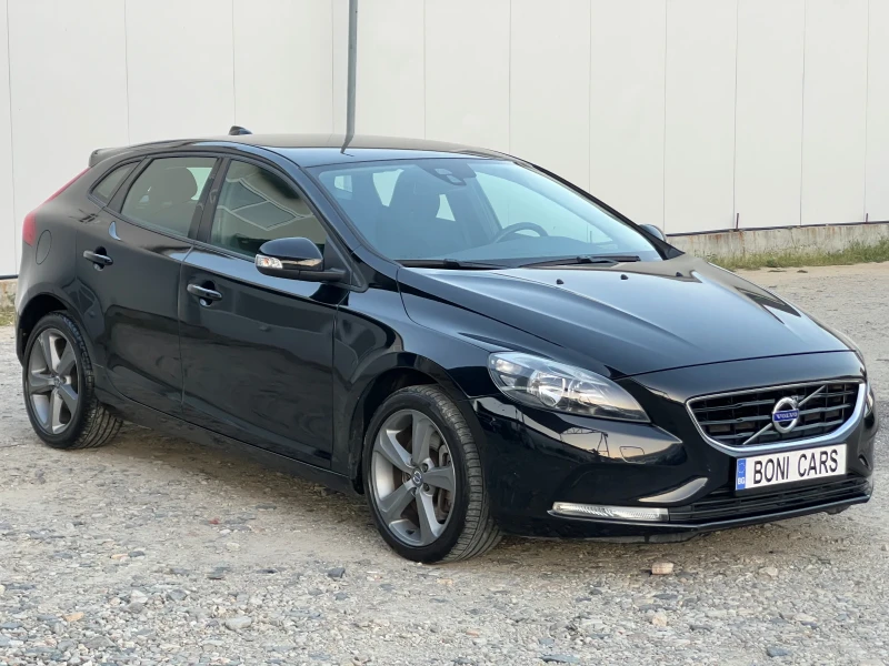 Volvo V40 D3-2.0d- 150к.с/ Старт-стоп/ Навигация/ Камера, снимка 3 - Автомобили и джипове - 51333201