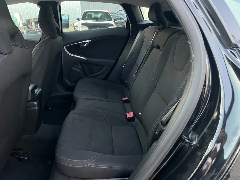 Volvo V40 D3-2.0d- 150к.с/ Старт-стоп/ Навигация/ Камера, снимка 12 - Автомобили и джипове - 51333201