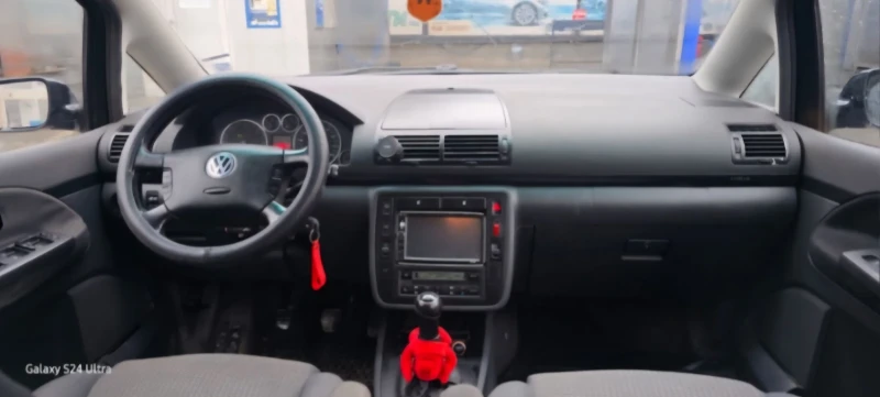 VW Sharan 1.9, снимка 9 - Автомобили и джипове - 53205948