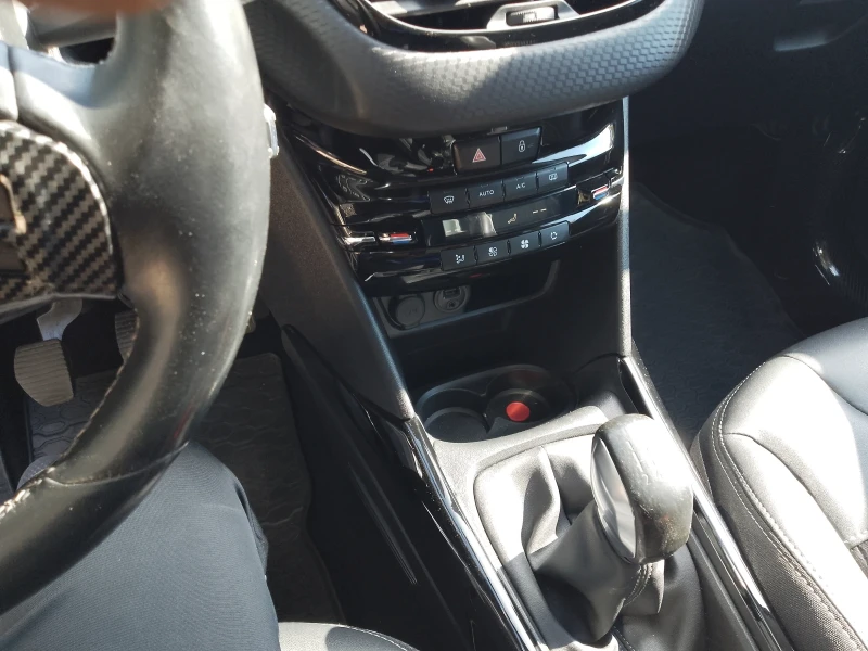 Peugeot 2008, снимка 10 - Автомобили и джипове - 52121535