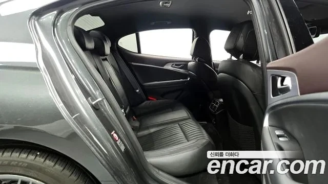 Genesis G70 2.0* BLIND SPOT* 360* HUD* ПОДГРЕВ ВОЛАН* КРАЙНА Ц, снимка 11 - Автомобили и джипове - 55594183