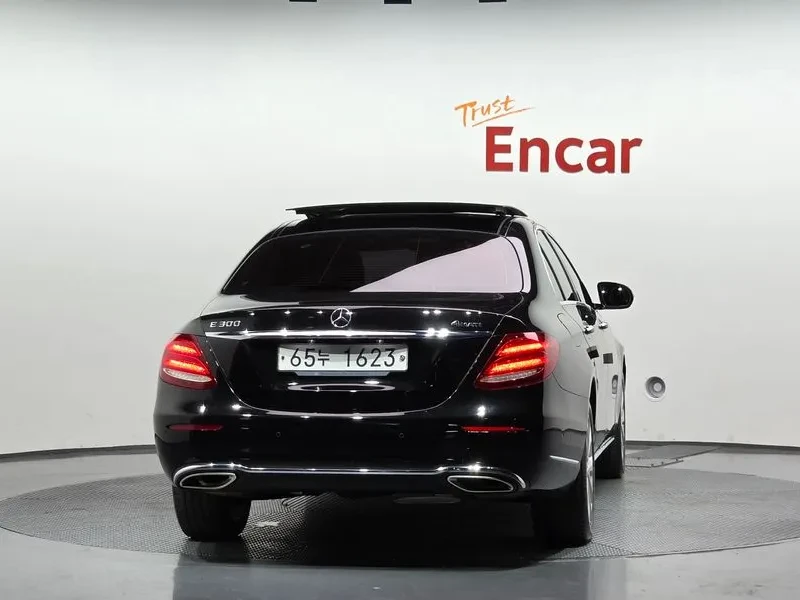 Mercedes-Benz E 300 4MATIC - САМО 30% АВАНС, снимка 4 - Автомобили и джипове - 56266610