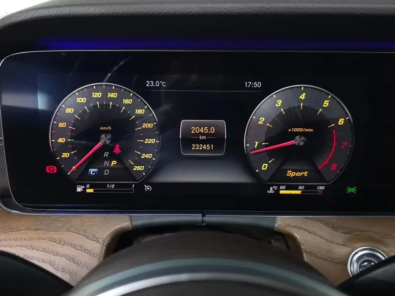 Mercedes-Benz E 300 4MATIC - САМО 30% АВАНС, снимка 8 - Автомобили и джипове - 56266610