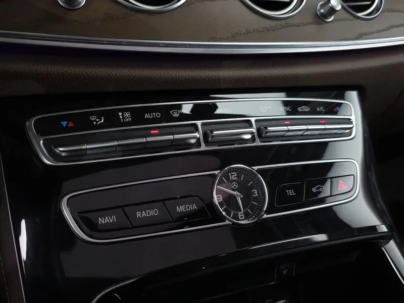 Mercedes-Benz E 300 4MATIC - САМО 30% АВАНС, снимка 16 - Автомобили и джипове - 56266610
