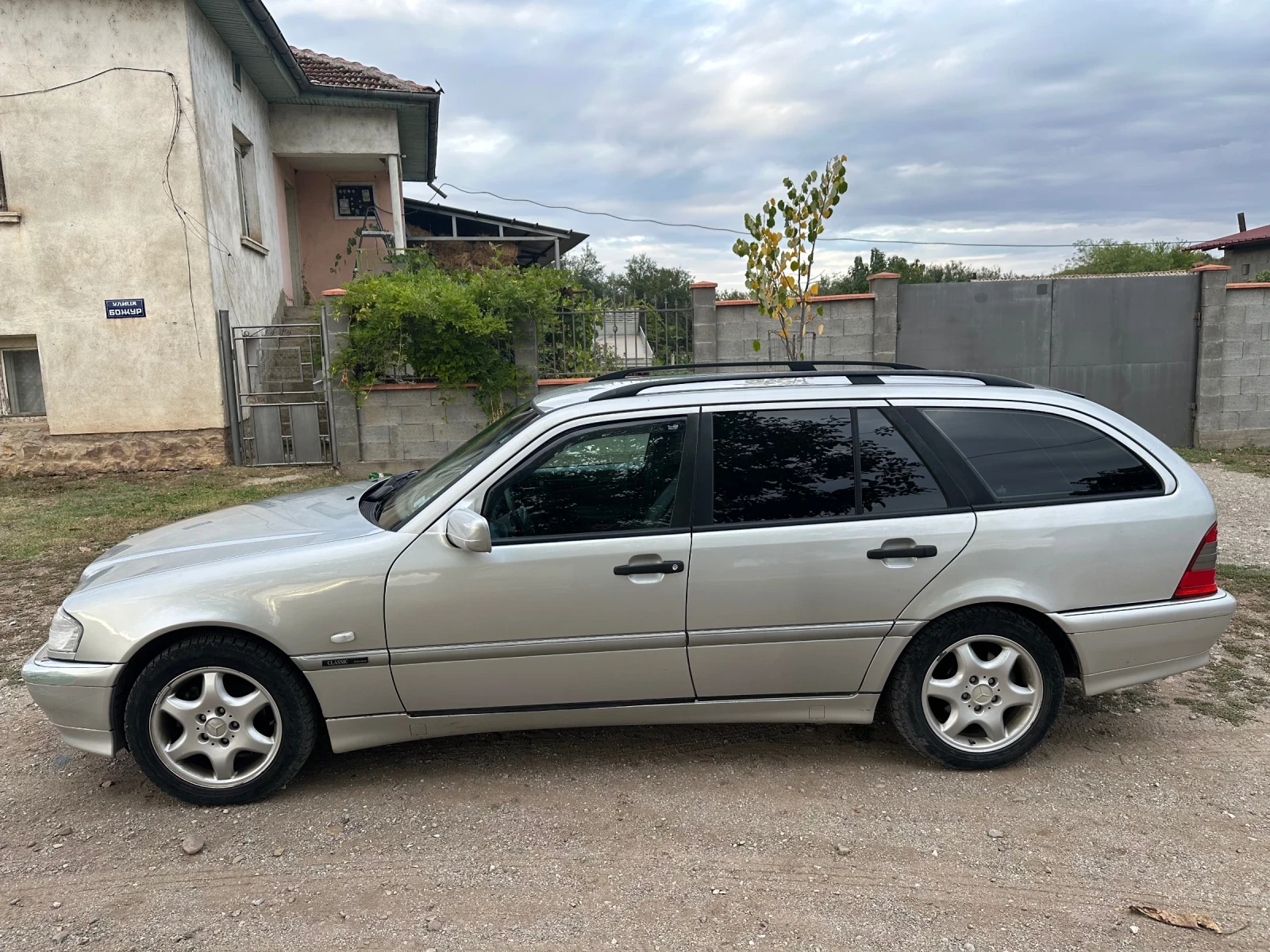 Mercedes-Benz C 180  - изображение 2