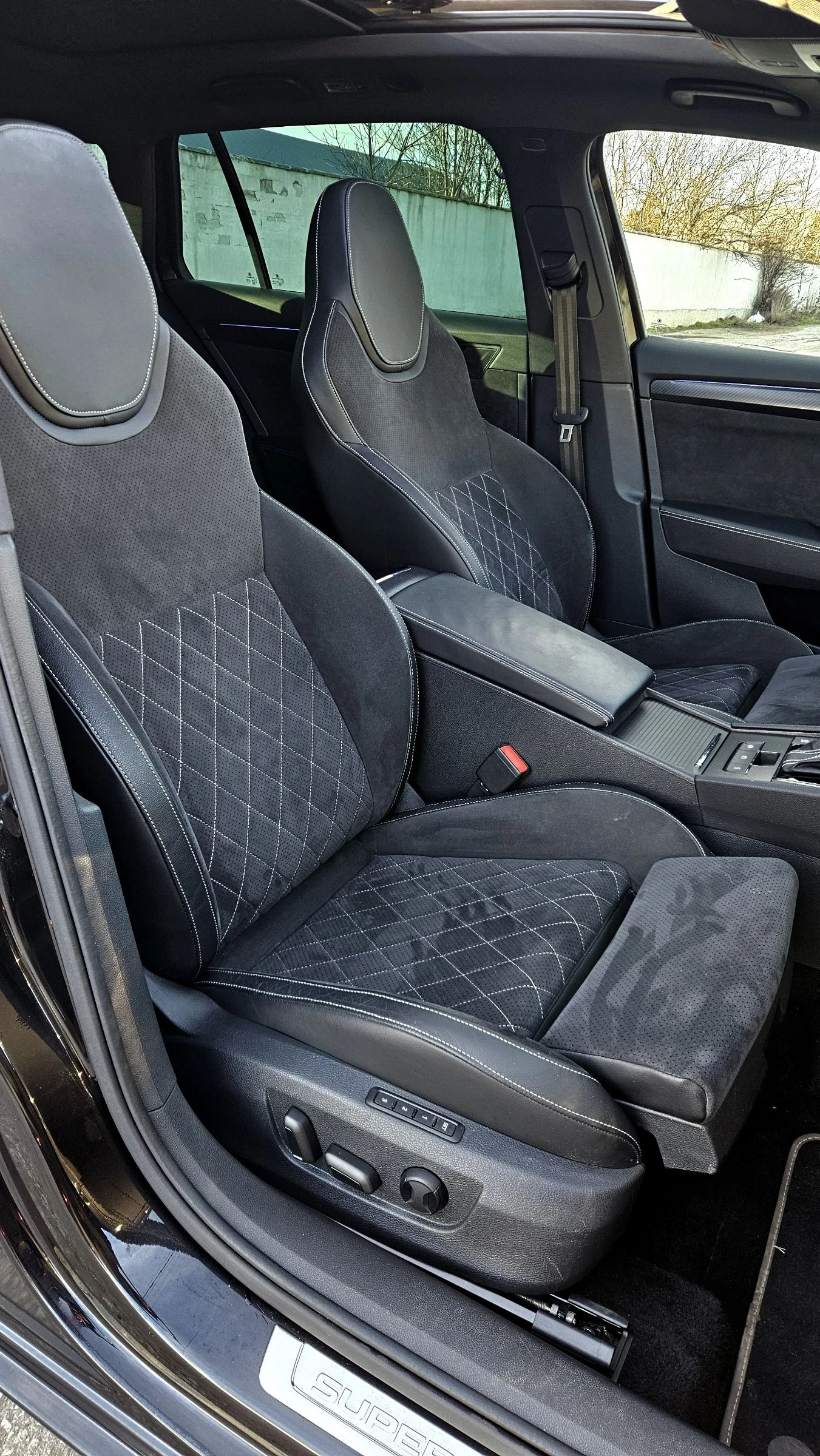 Skoda Superb 200kс, Sport line, VirtualCockpit, Crystal Lightin, снимка 8 - Автомобили и джипове - 53542520