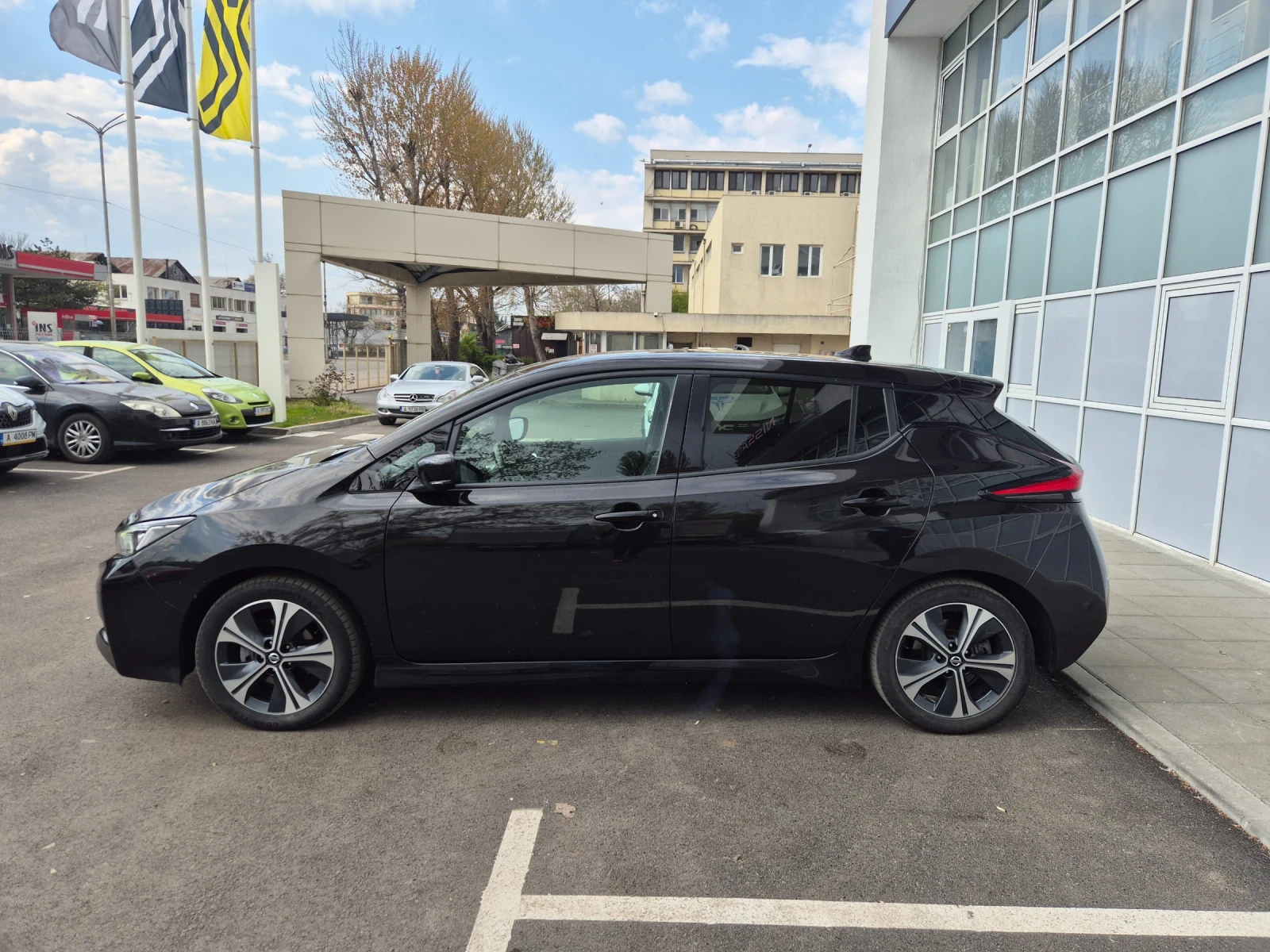 Nissan Leaf  TEKNA* ВСИЧКИ-ВЪЗМОЖНИ-ЕКСТРИ* , снимка 8 - Автомобили и джипове - 54238845