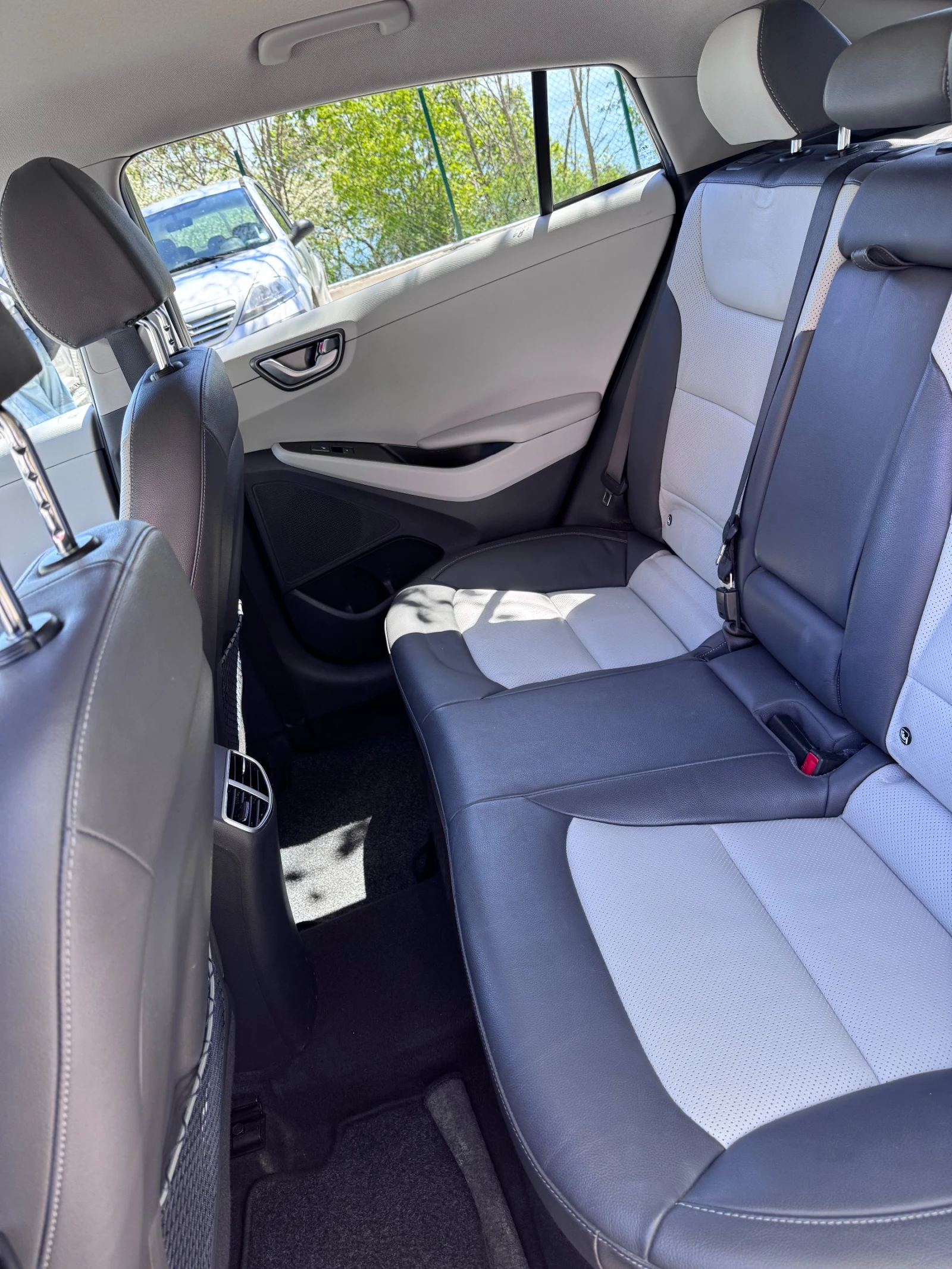 Hyundai Ioniq PREMIUM, снимка 13 - Автомобили и джипове - 54691411
