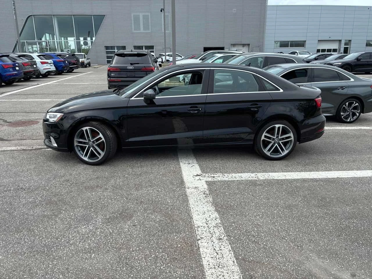 Audi A3 * Komfort * АВТОКРЕДИТ БЕЗ ПЪРВОНАЧАЛНА ВНОСКА, снимка 3 - Автомобили и джипове - 54812746