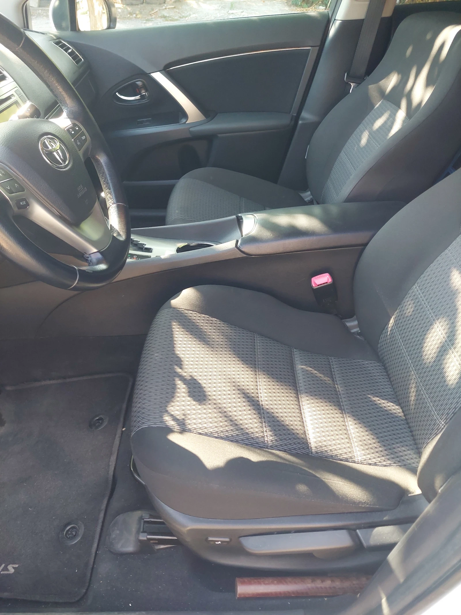 Toyota Avensis, снимка 11 - Автомобили и джипове - 55613252