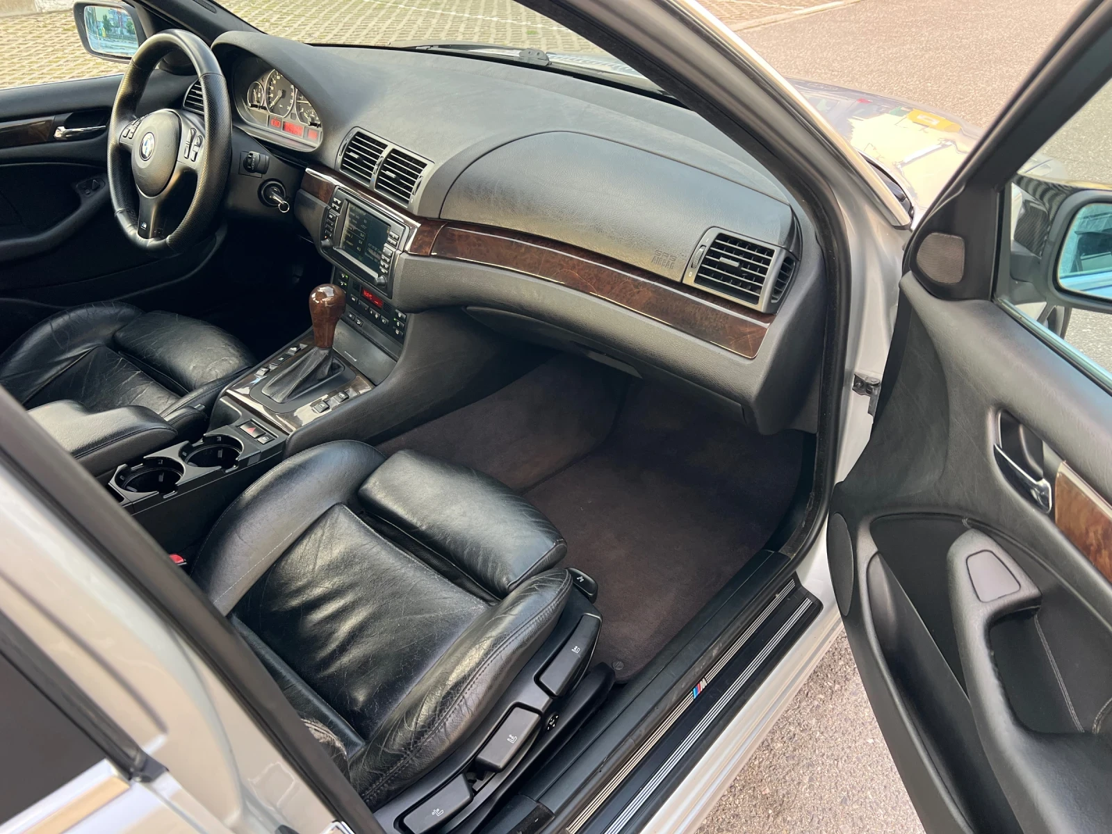 BMW 330 xi ///M-Packet, снимка 8 - Автомобили и джипове - 55869400