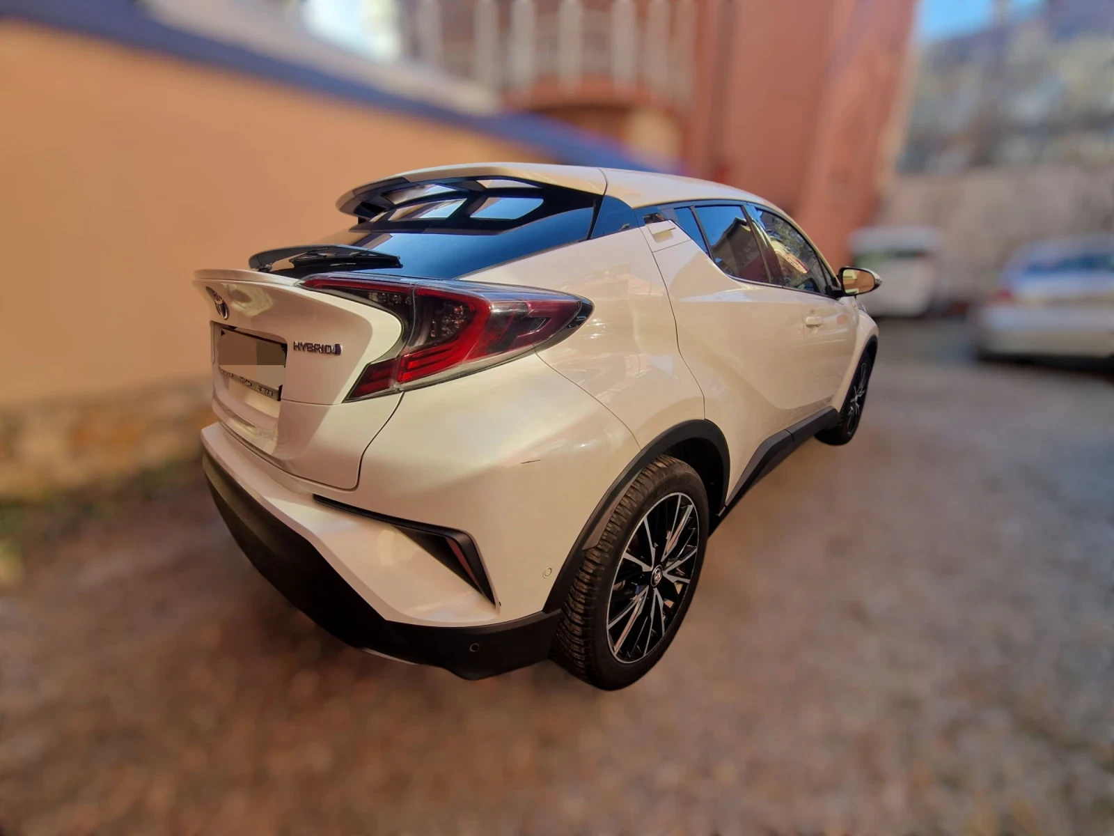 Toyota C-HR 1.8 hybrid - изображение 4