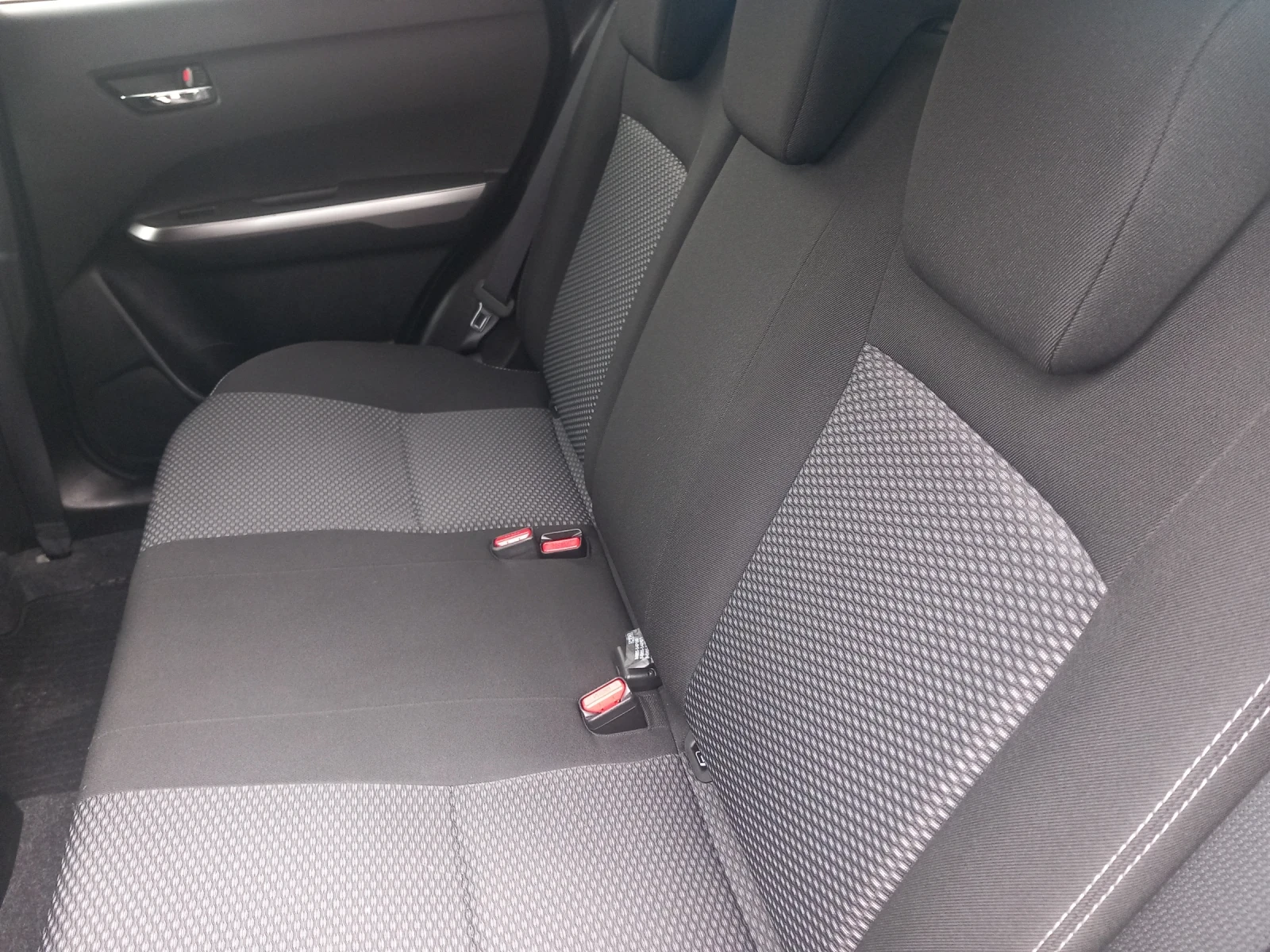 Suzuki Vitara Hybrid , снимка 9 - Автомобили и джипове - 53784178