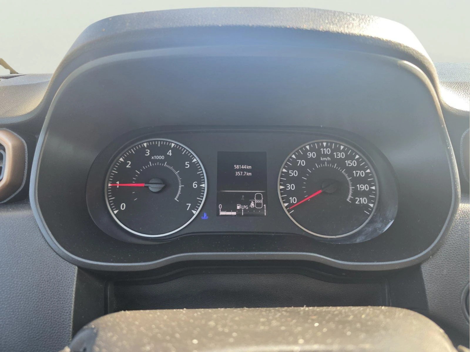 Dacia Duster 1.0 TCE, снимка 12 - Автомобили и джипове - 54306891