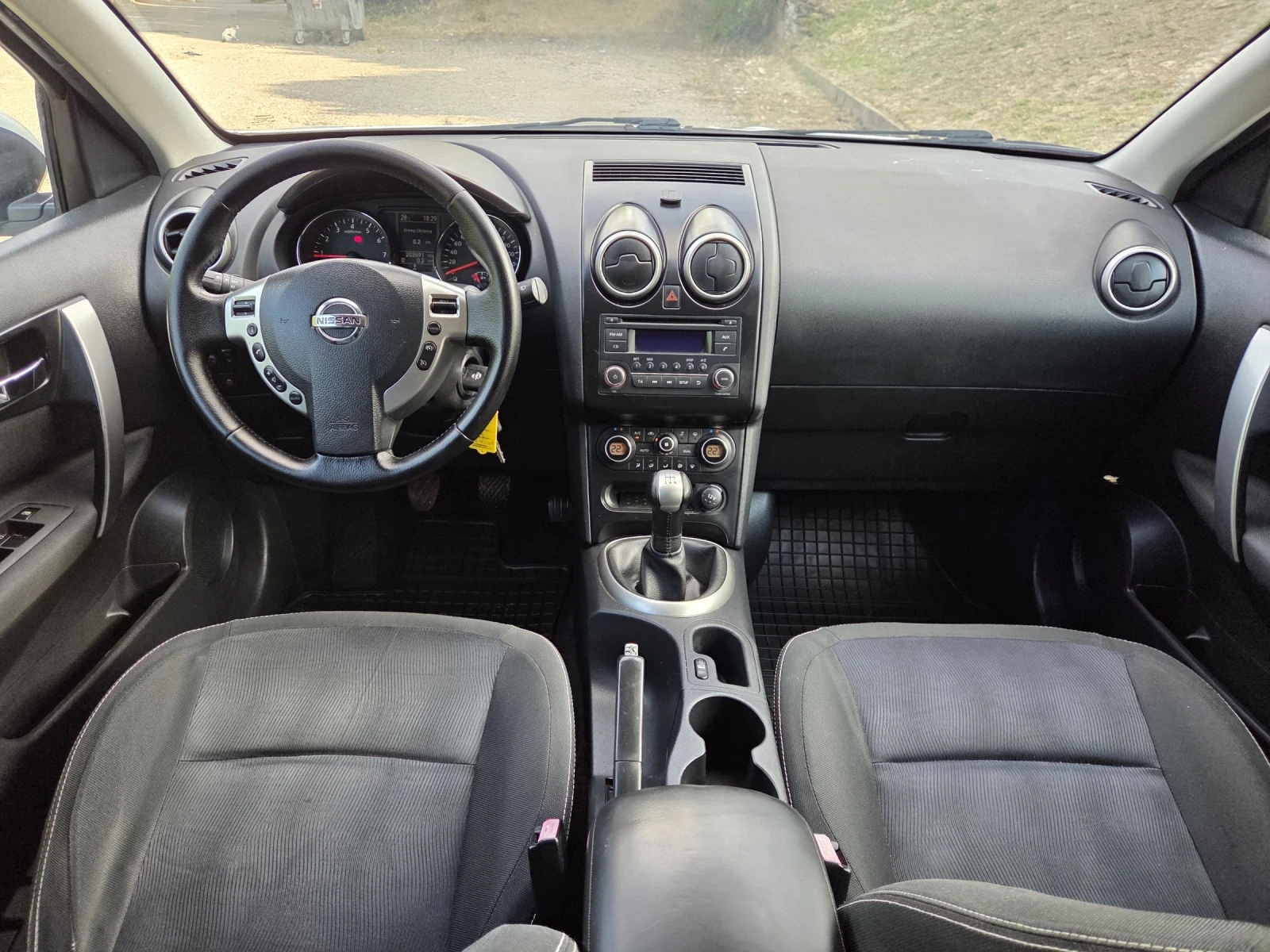 Nissan Qashqai 1.6i 117ps, снимка 9 - Автомобили и джипове - 55063759