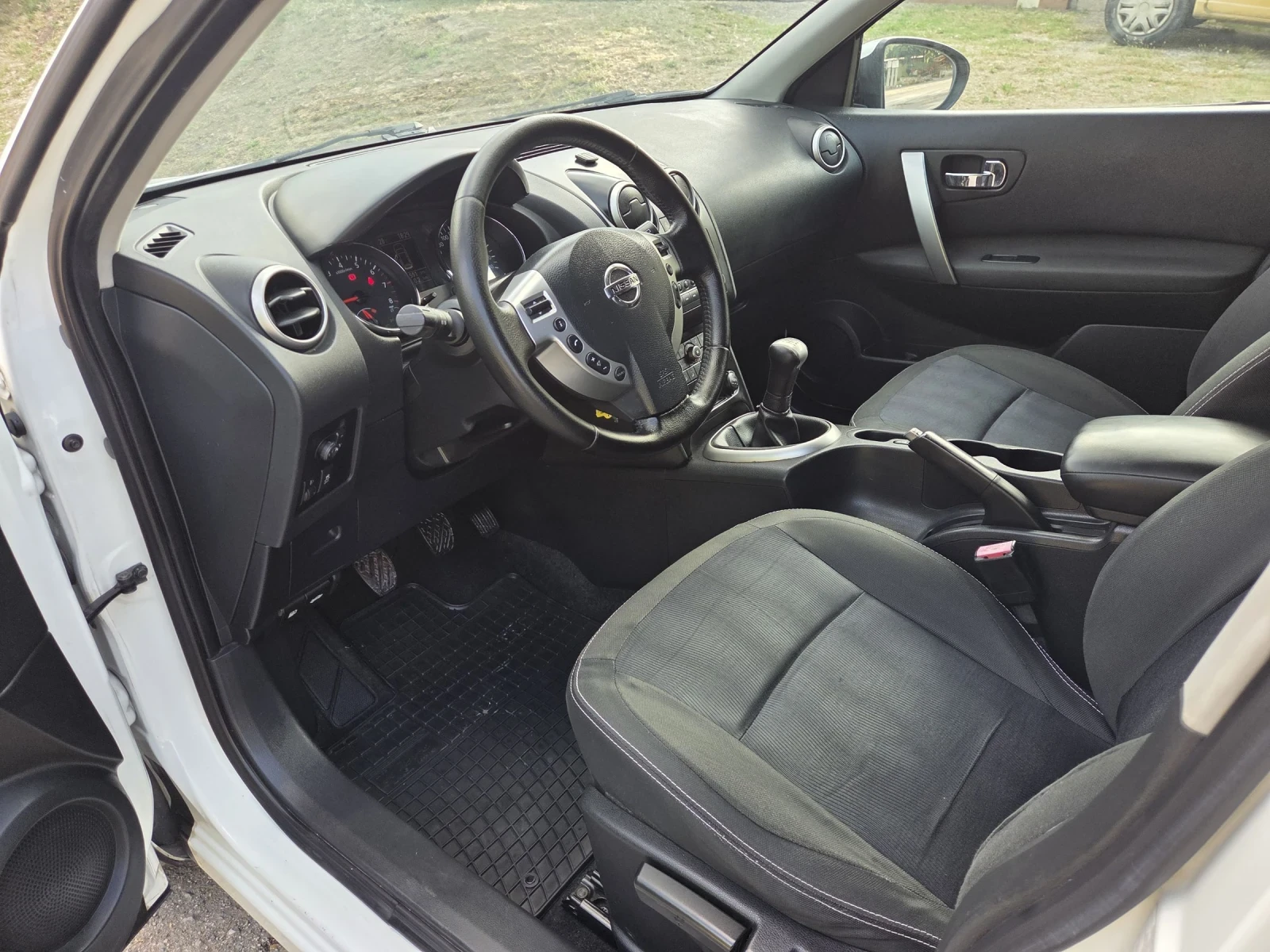 Nissan Qashqai 1.6i 117ps, снимка 10 - Автомобили и джипове - 55063759