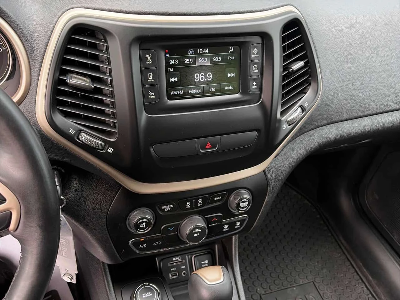 Jeep Cherokee * Altitude * CARFAX * ЦЕНА ДО БГ, снимка 9 - Автомобили и джипове - 55280735