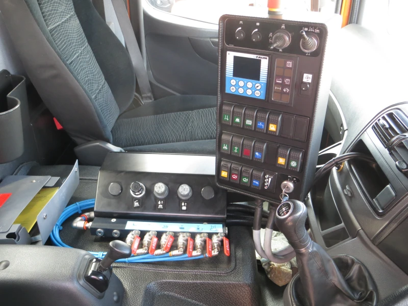 Mercedes-Benz Atego 1323 МОТОМЕТАЧКА С ПРАХОСМУКАЧКА, снимка 11 - Камиони - 52287074