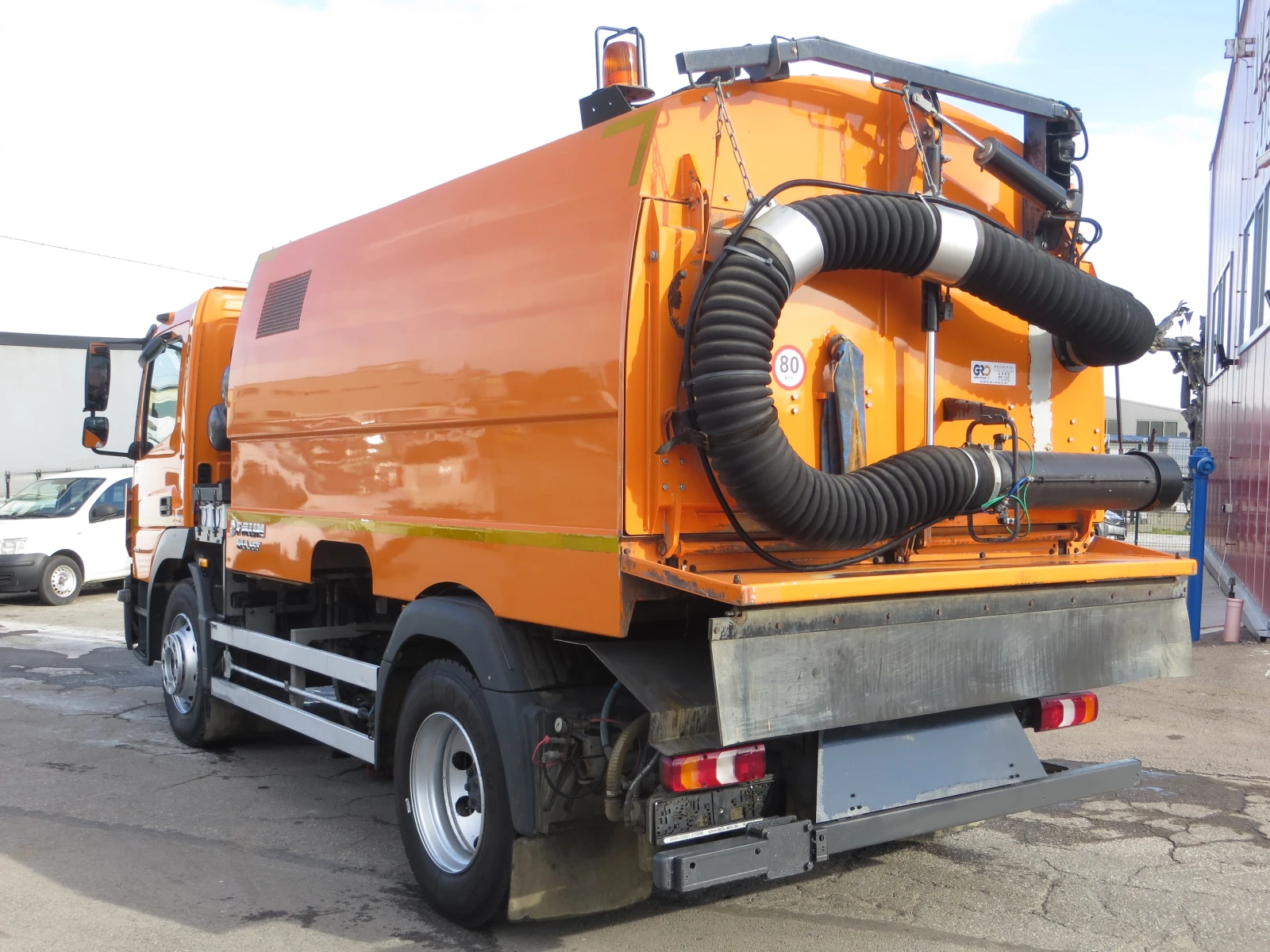 Mercedes-Benz Atego 1323 МОТОМЕТАЧКА С ПРАХОСМУКАЧКА - изображение 3