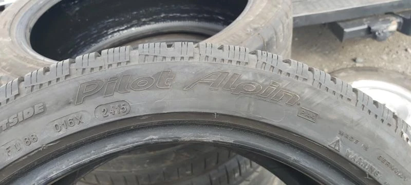 Гуми Зимни 245/40R18, снимка 10 - Гуми и джанти - 30919399