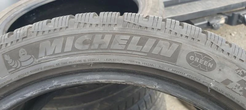 Гуми Зимни 245/40R18, снимка 9 - Гуми и джанти - 30919399