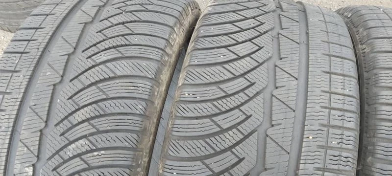 Гуми Зимни 245/40R18, снимка 2 - Гуми и джанти - 30919399