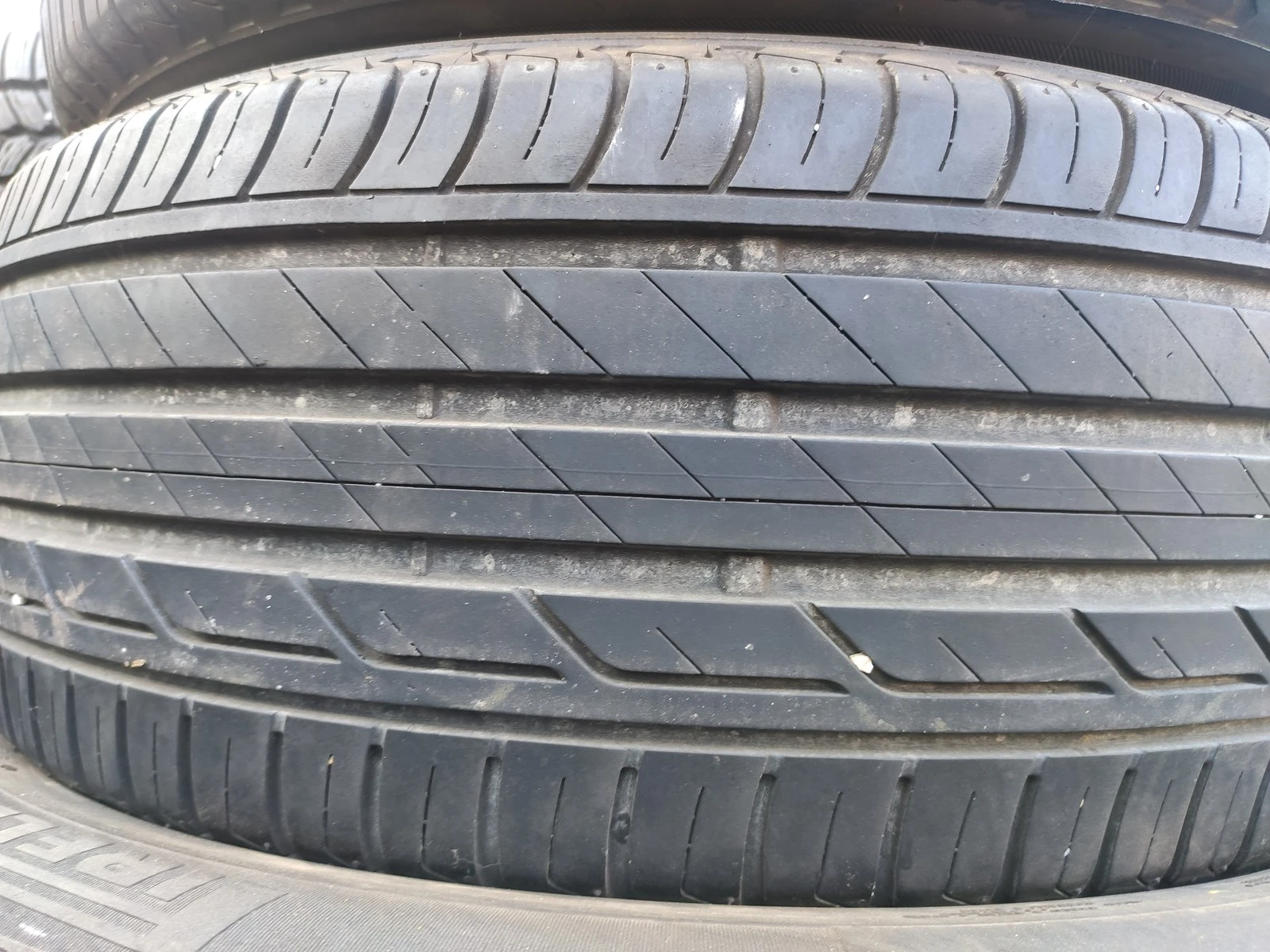 Гуми Летни 215/50R18, снимка 2 - Гуми и джанти - 56664424