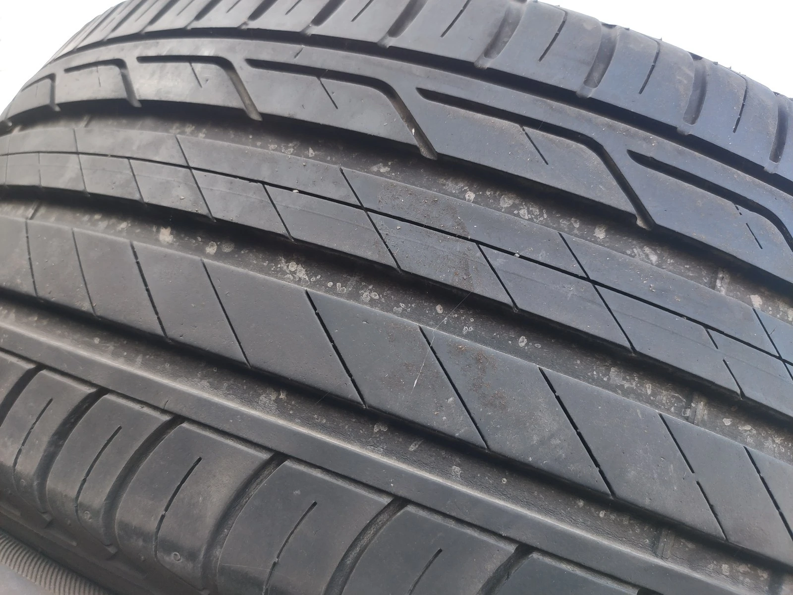 Гуми Летни 215/50R18, снимка 4 - Гуми и джанти - 56664424
