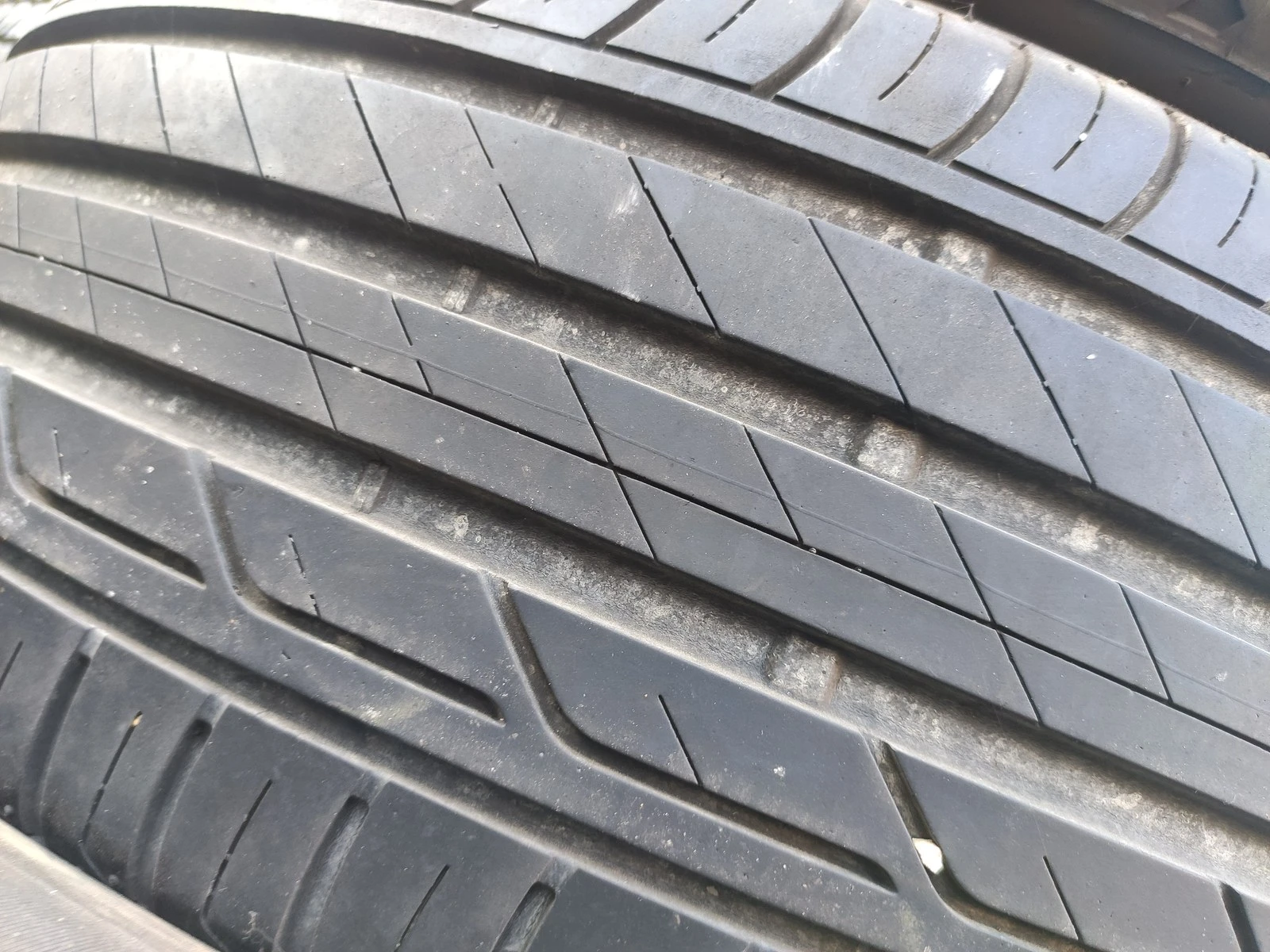 Гуми Летни 215/50R18, снимка 5 - Гуми и джанти - 56664424