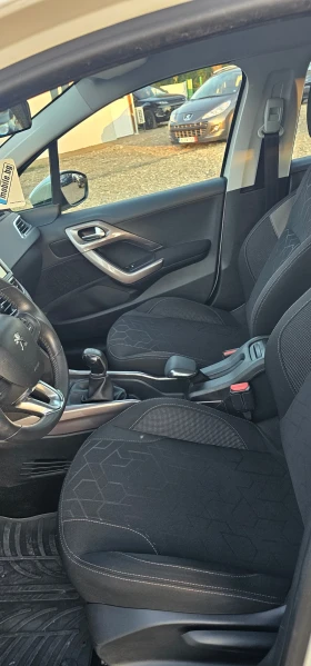 Peugeot 2008 1.2 /82ks/ Реални километри!!!, снимка 14