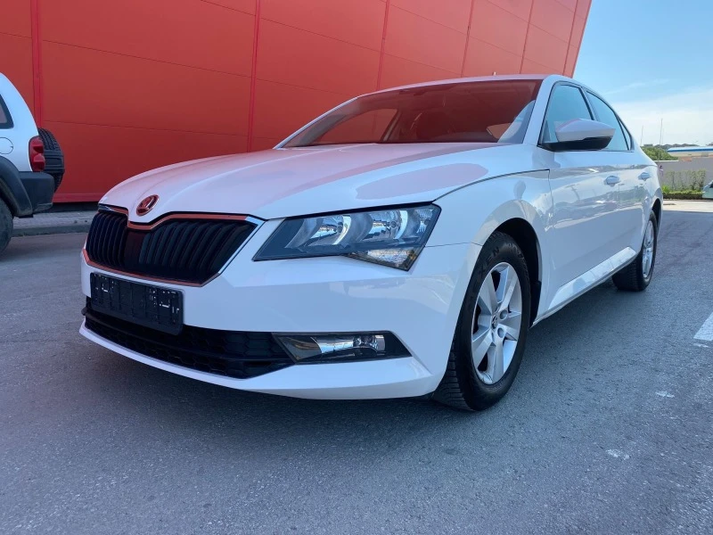 Skoda Superb KATO HOBA , снимка 1 - Автомобили и джипове - 42906568