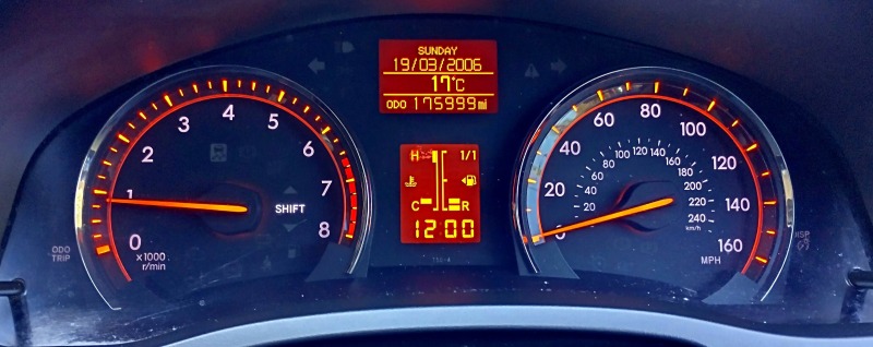 Toyota Avensis 1.8 Бензин, снимка 13 - Автомобили и джипове - 46354249