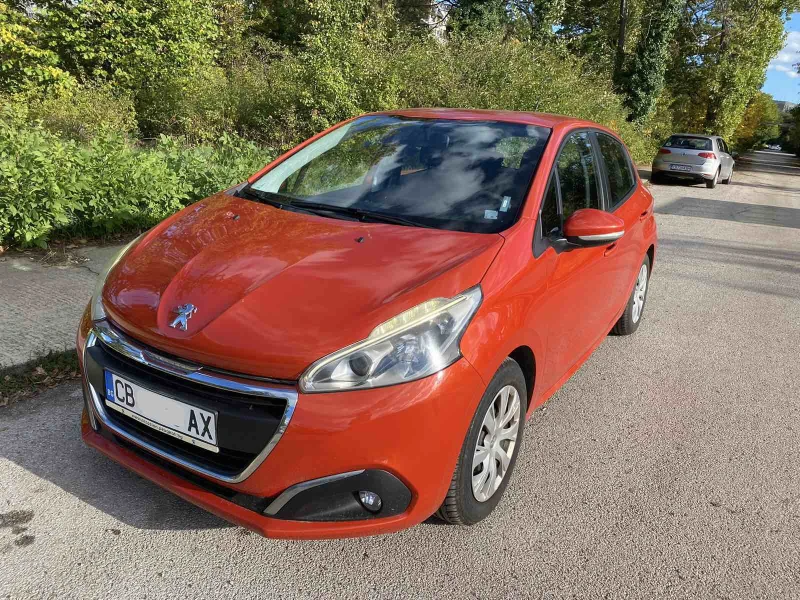 Peugeot 208 Бензин от България, снимка 1 - Автомобили и джипове - 47615562