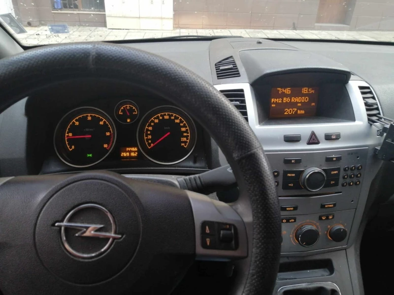 Opel Zafira, снимка 9 - Автомобили и джипове - 47705546