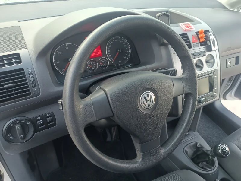 VW Touran 1.9 TDI 7 местен , снимка 8 - Автомобили и джипове - 52422397