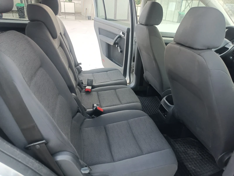 VW Touran 1.9 TDI 7 местен , снимка 4 - Автомобили и джипове - 52422397