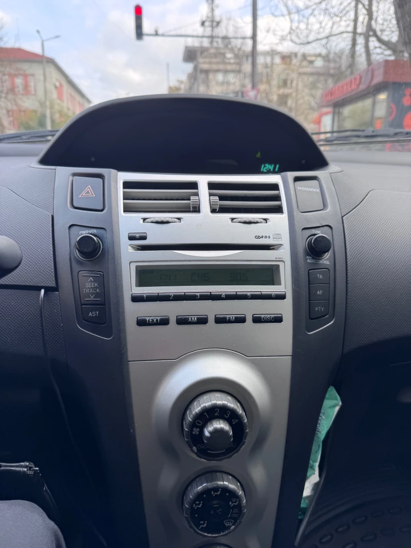 Toyota Yaris, снимка 4 - Автомобили и джипове - 52750190