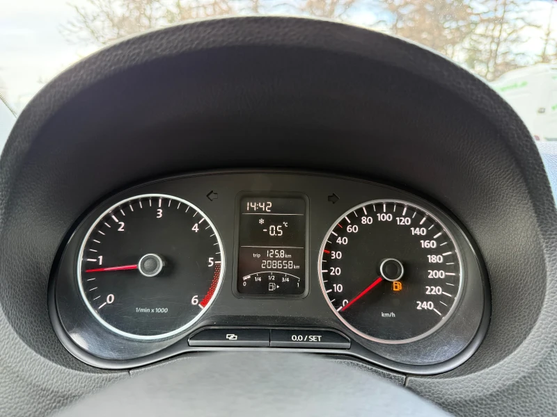 VW Polo 1.6TDI 90кс, снимка 11 - Автомобили и джипове - 53054601
