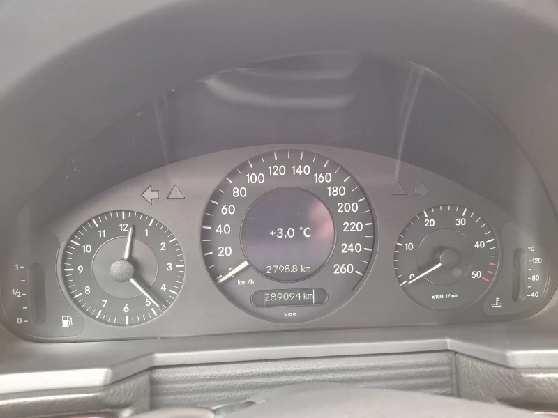 Mercedes-Benz E 200 CDI, снимка 11 - Автомобили и джипове - 53256016