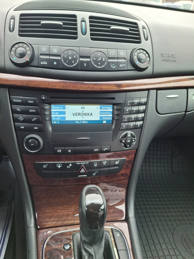 Mercedes-Benz E 200 CDI, снимка 10 - Автомобили и джипове - 53256016