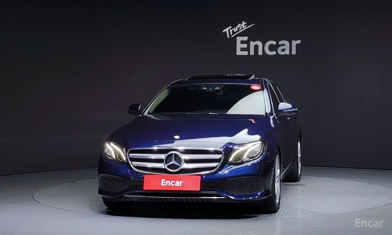 Mercedes-Benz E 200, снимка 3 - Автомобили и джипове - 53374017