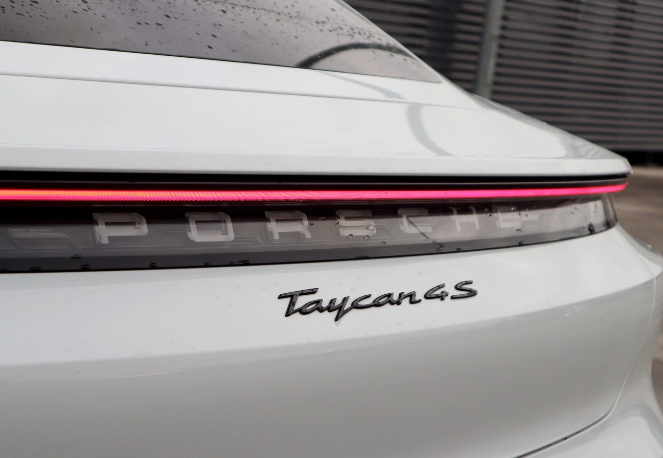 Porsche Taycan 4S Plus - изображение 2
