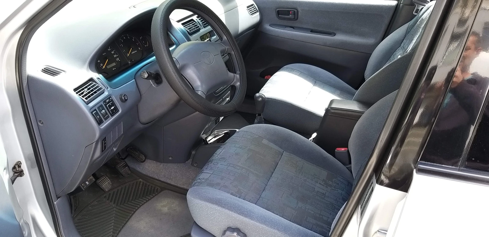 Toyota Picnic 2.0 94000км. - изображение 9