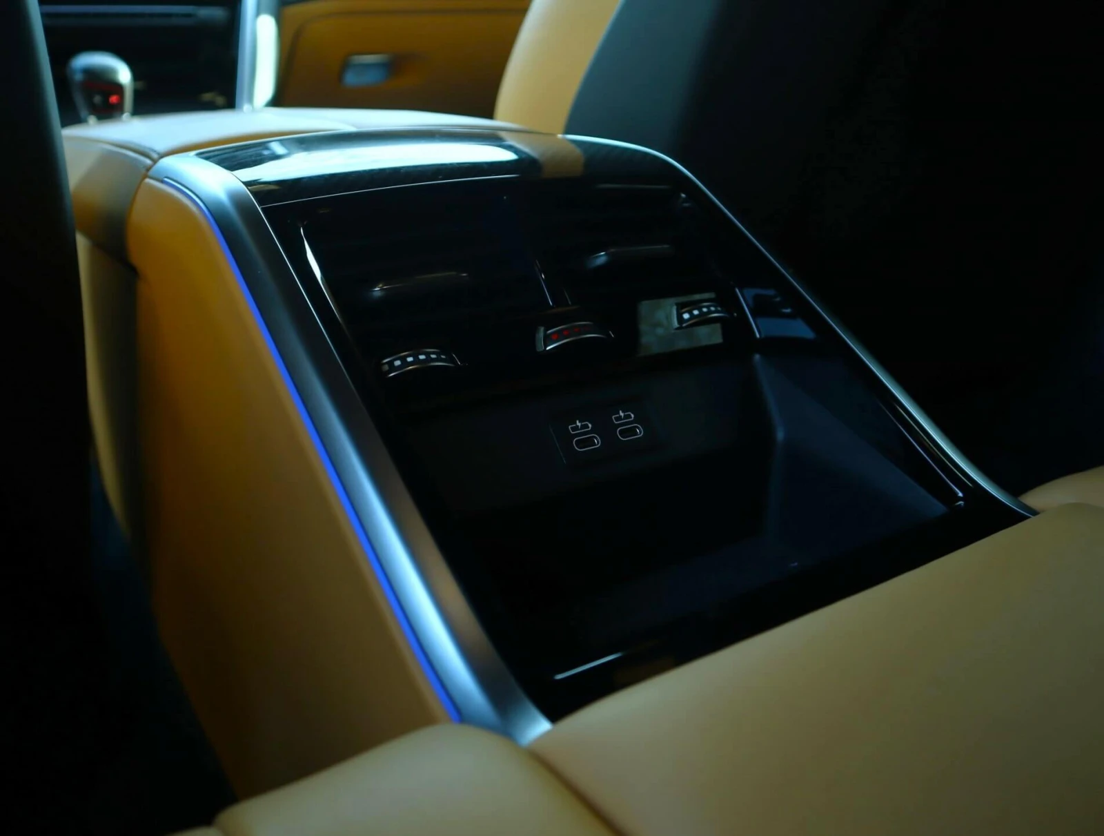 BMW M8 Competition/GrandCoupe/Bower&Wilkins/������ 360/Hu | Mobile.bg � ����������� 13