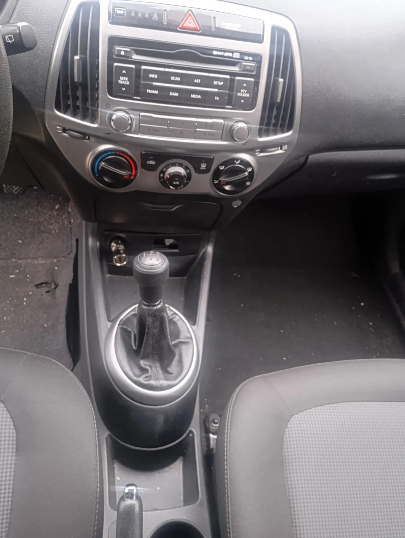 Hyundai I20 1.2, снимка 8 - Автомобили и джипове - 53482300