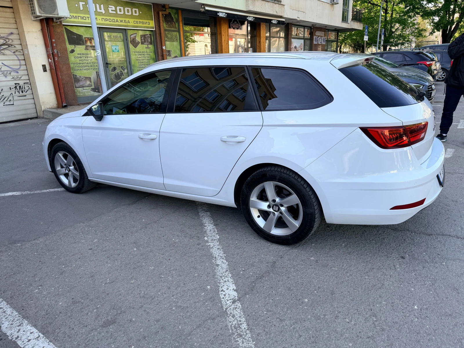 Seat Leon ST, снимка 5 - Автомобили и джипове - 54315433