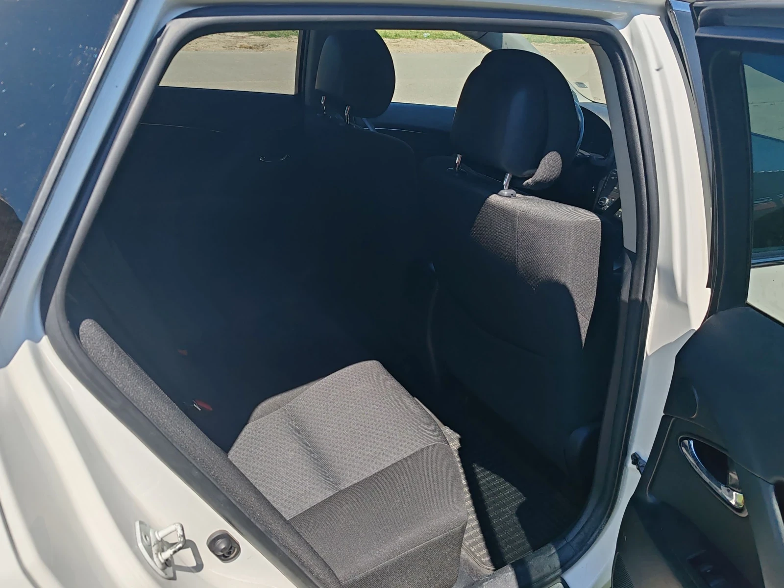 Toyota Avensis 2009, снимка 11 - Автомобили и джипове - 54812247