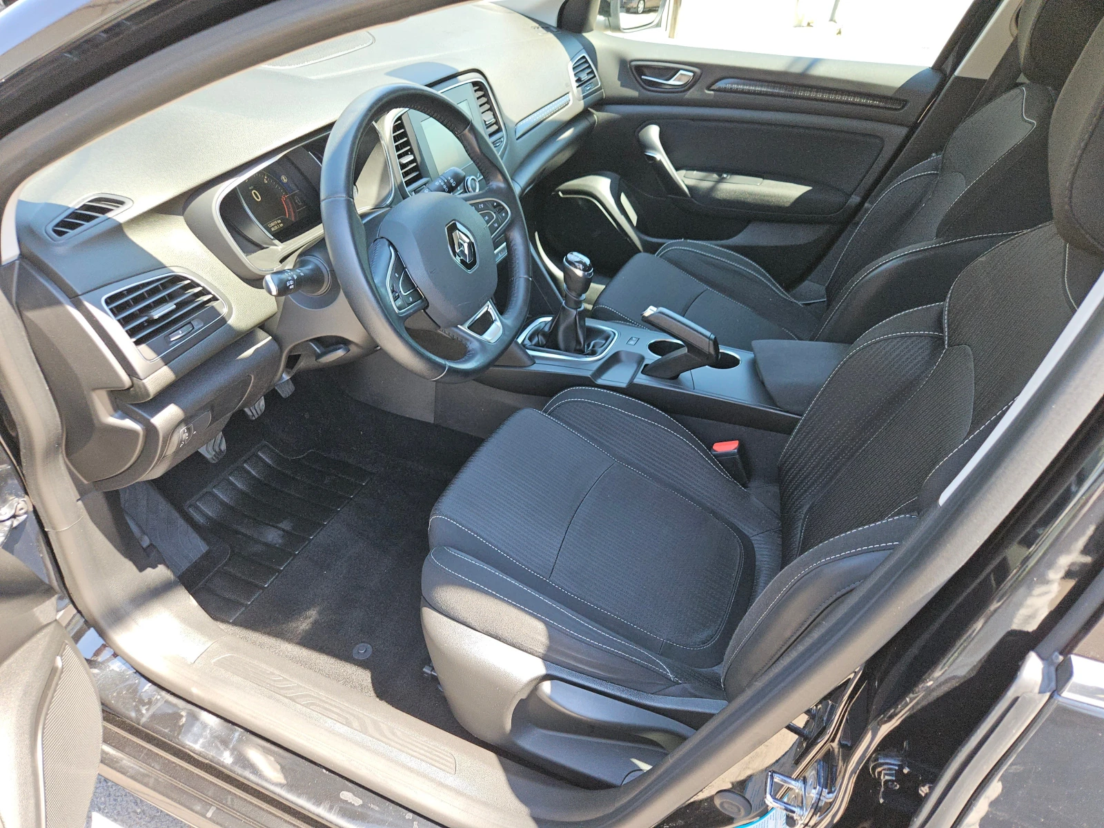Renault Megane 1.5DCI/Energy/124000км/LED/ACC/NAVI/БЛУТУТ/EU6/ТОП, снимка 9 - Автомобили и джипове - 55486121