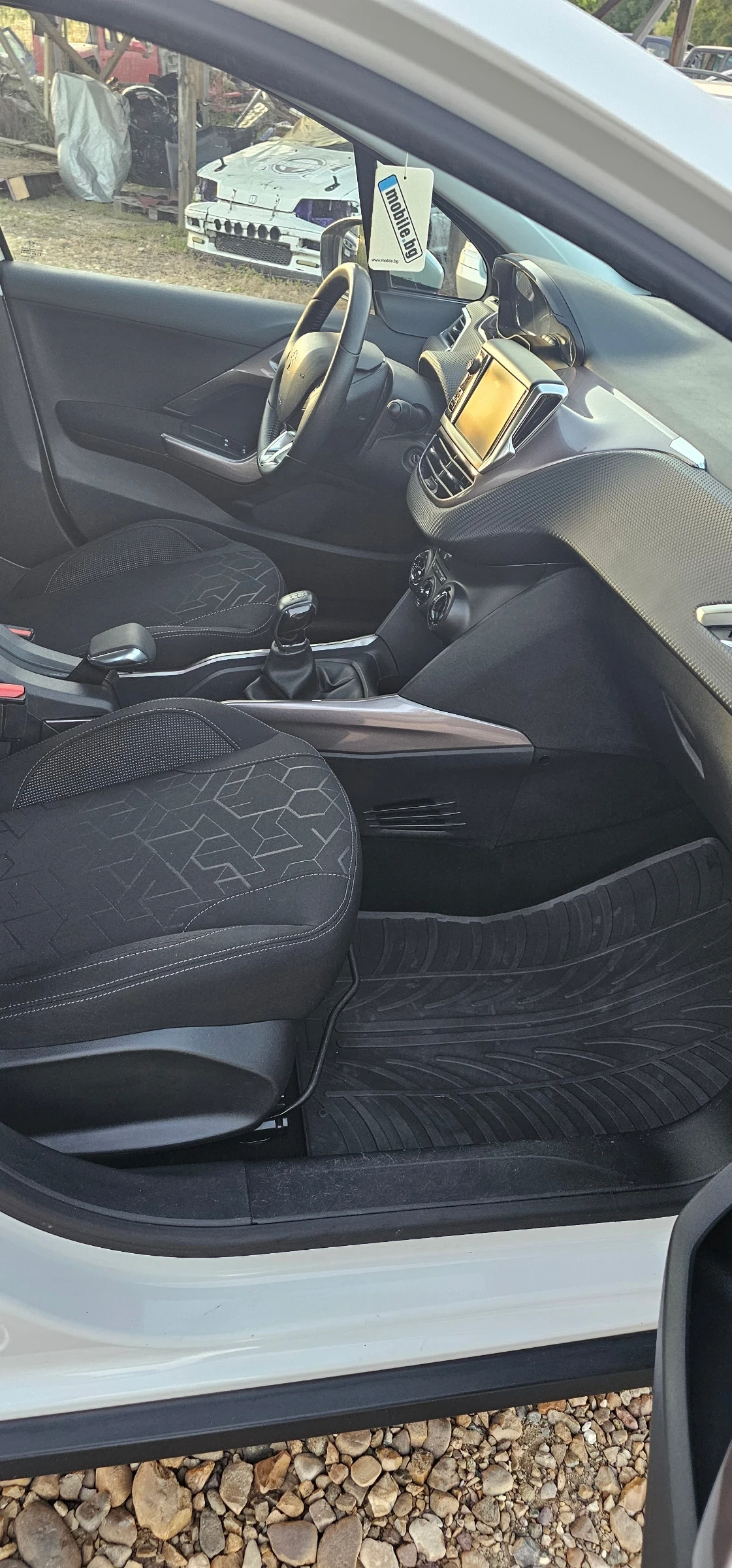 Peugeot 2008 1.2 /82ks/ Реални километри!!!, снимка 15 - Автомобили и джипове - 55767681