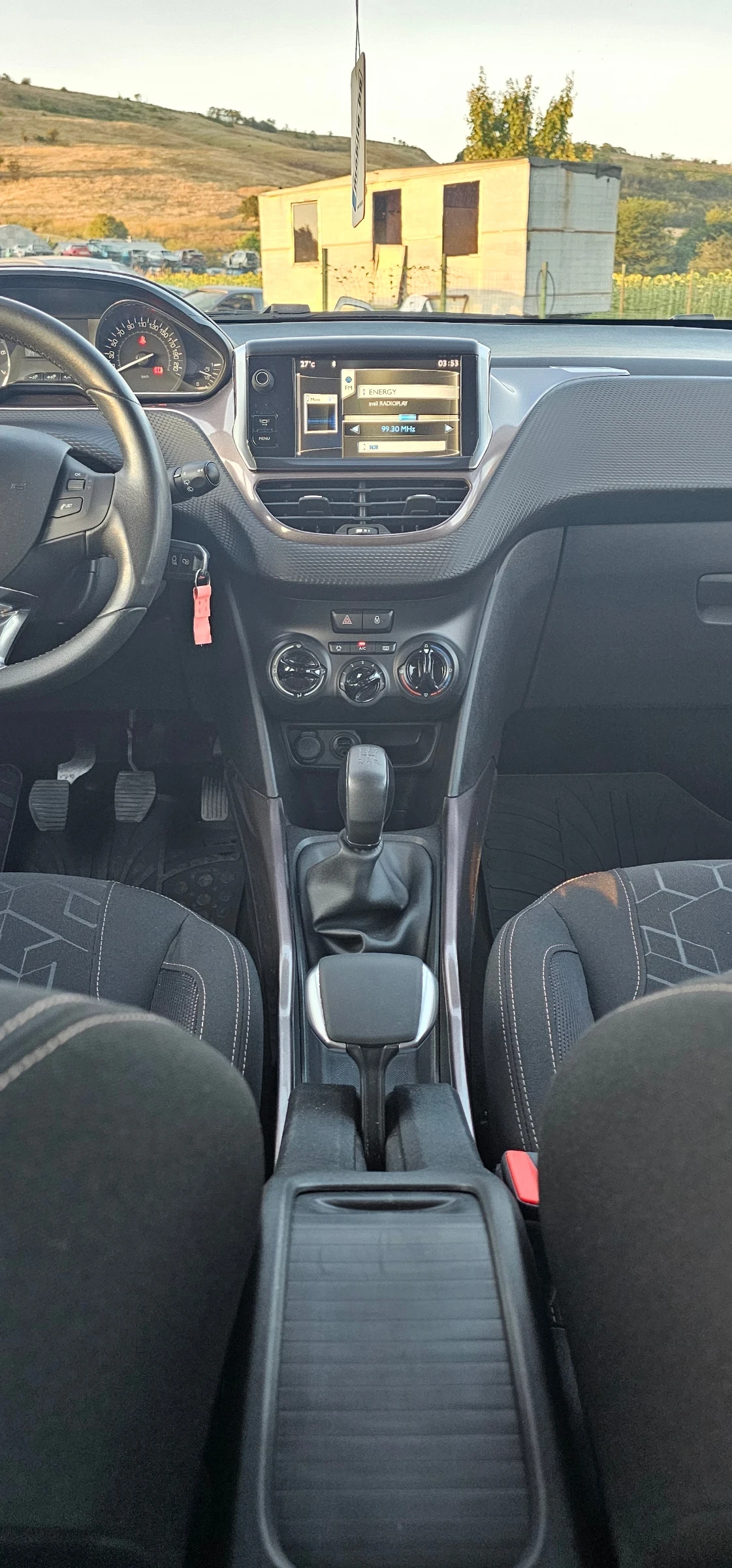 Peugeot 2008 1.2 /82ks/ Реални километри!!!, снимка 12 - Автомобили и джипове - 55767681